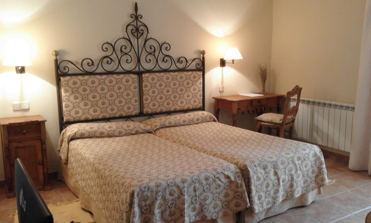 Hostal Rural Cumbres De Castilla Mandayona Luaran gambar