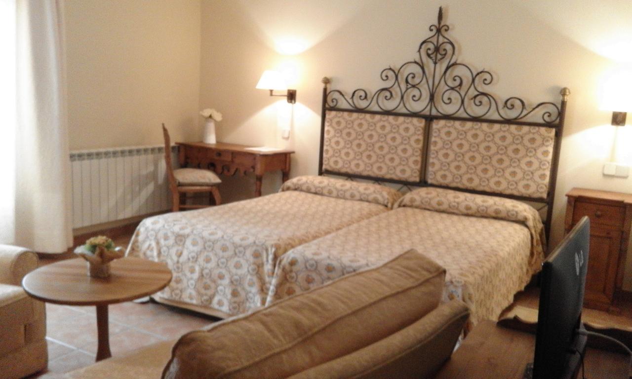 Hostal Rural Cumbres De Castilla Mandayona Luaran gambar