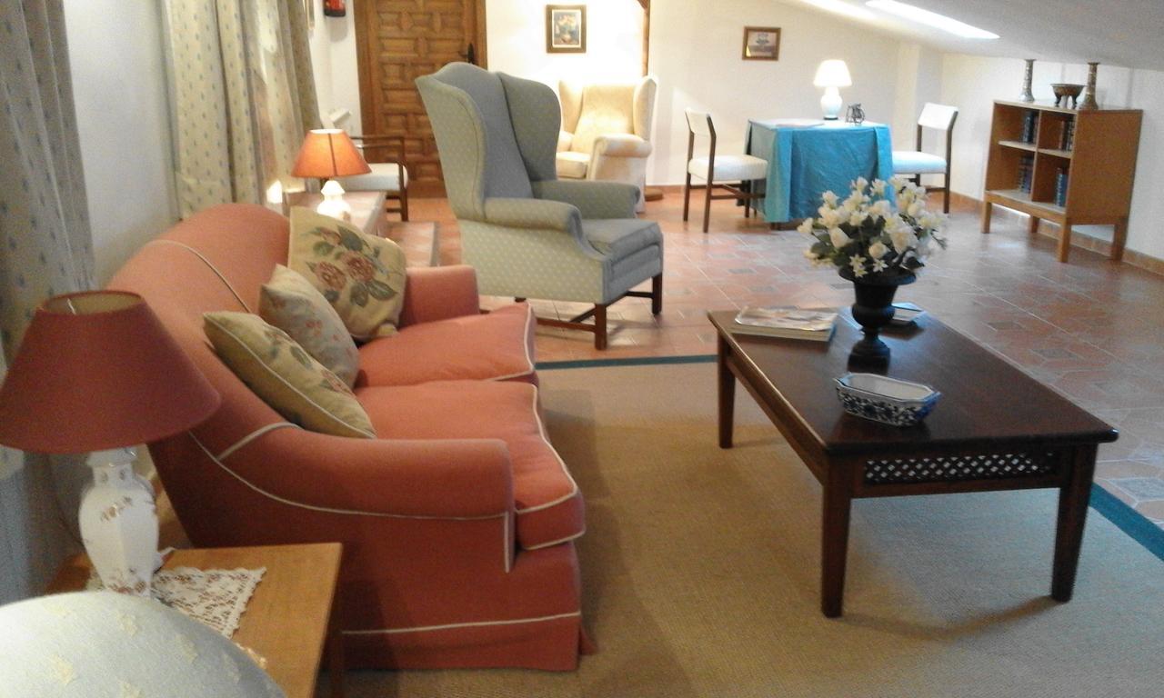 Hostal Rural Cumbres De Castilla Mandayona Luaran gambar