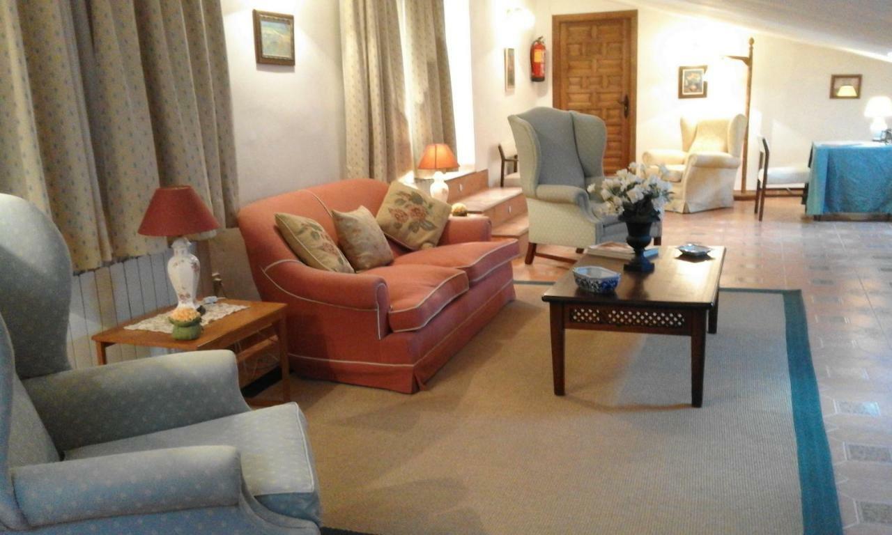 Hostal Rural Cumbres De Castilla Mandayona Luaran gambar