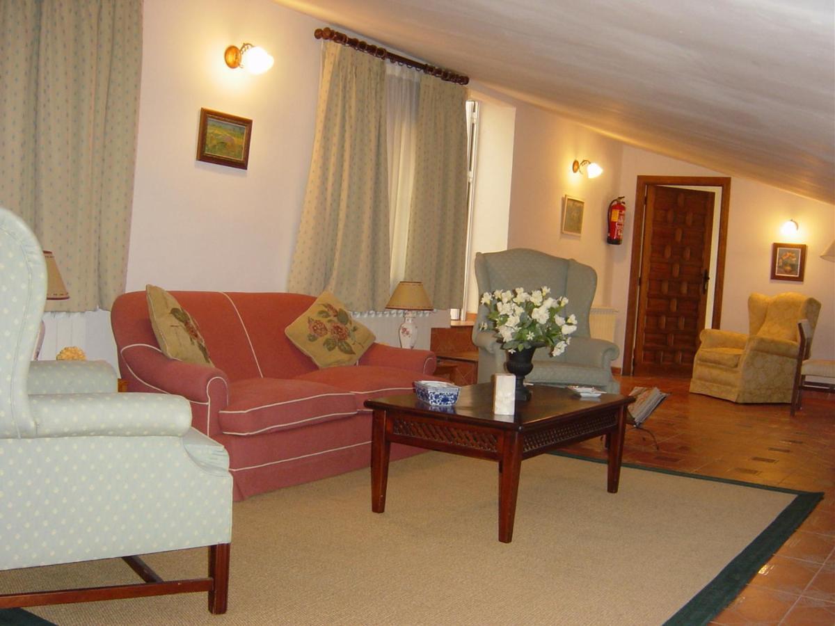 Hostal Rural Cumbres De Castilla Mandayona Luaran gambar