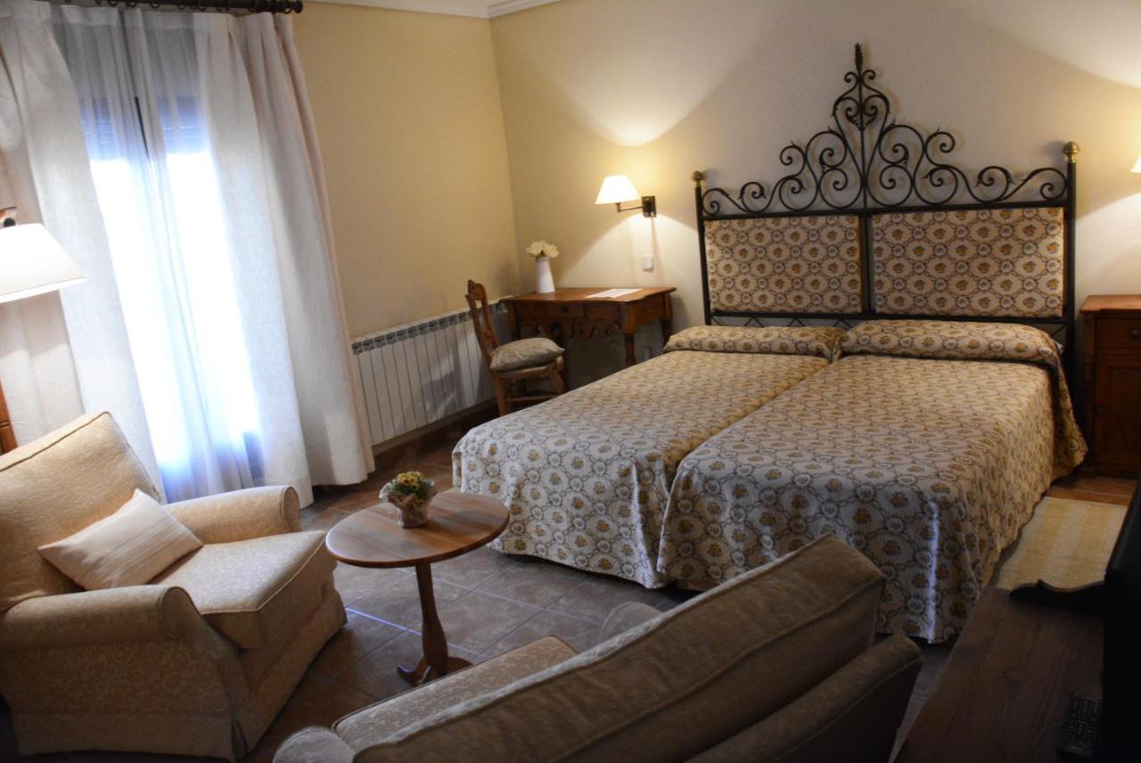 Hostal Rural Cumbres De Castilla Mandayona Luaran gambar